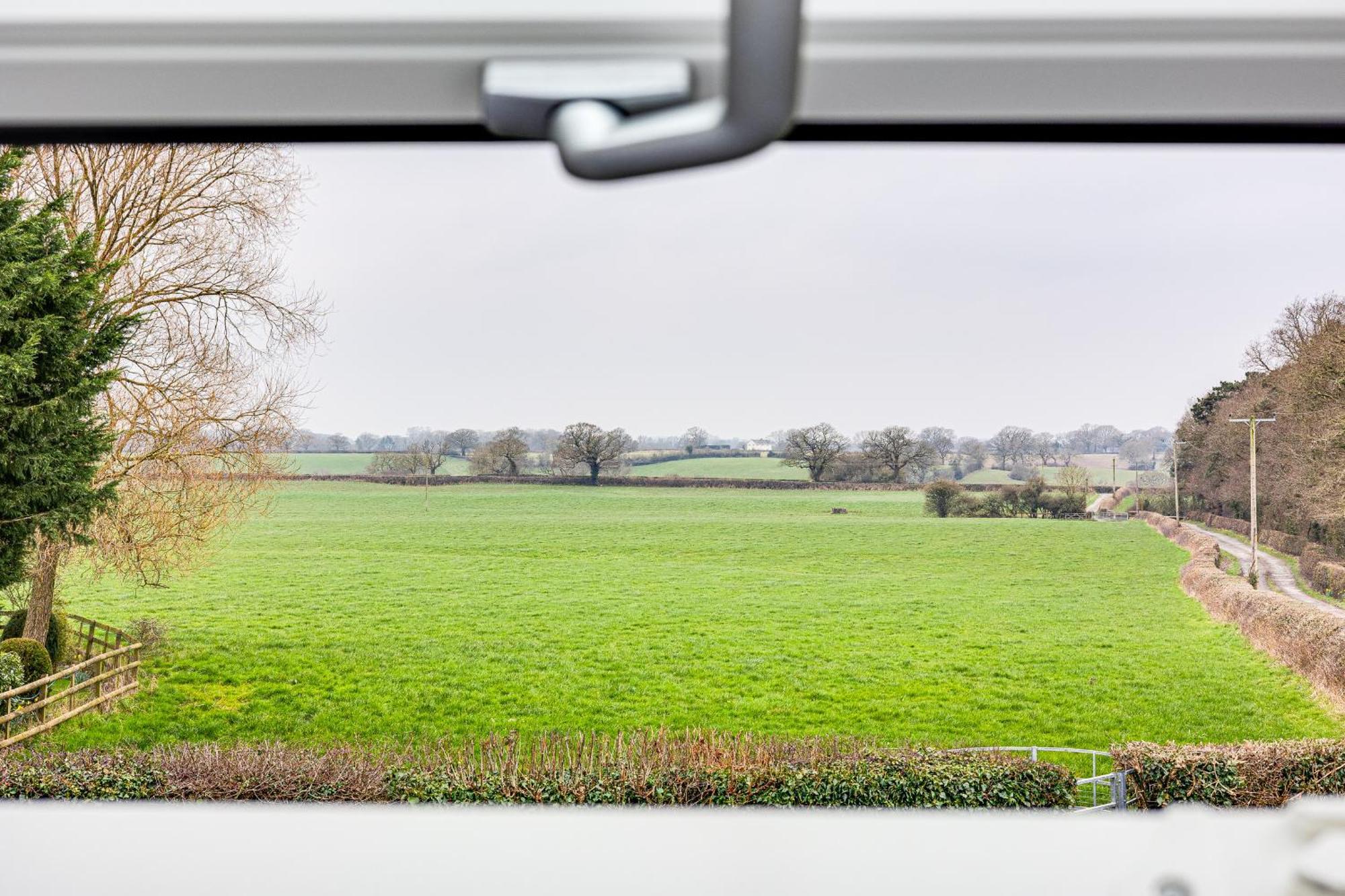 Villa Oak Tree Hideaway Whitchurch  Exterior foto