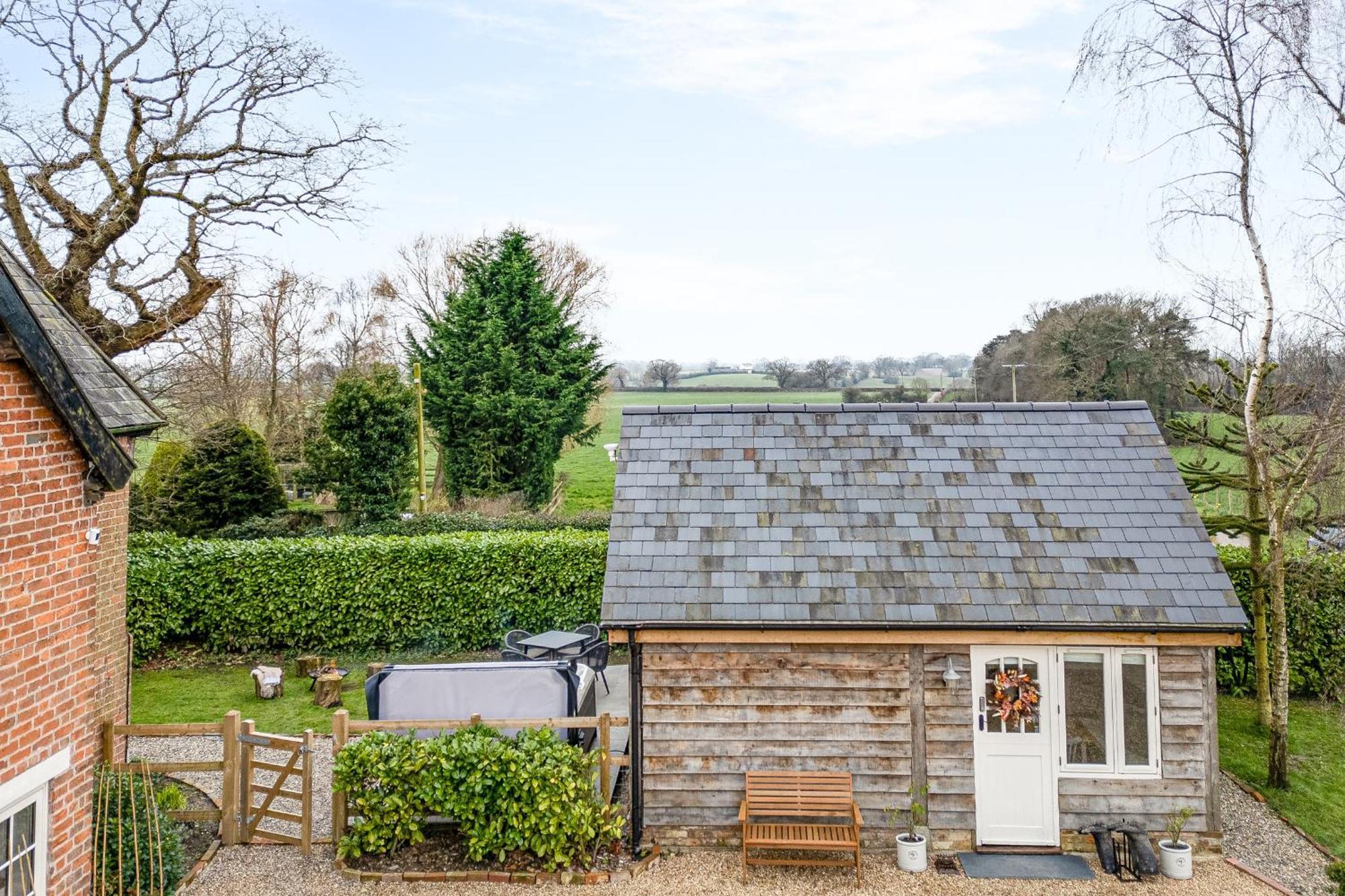 Villa Oak Tree Hideaway Whitchurch  Exterior foto