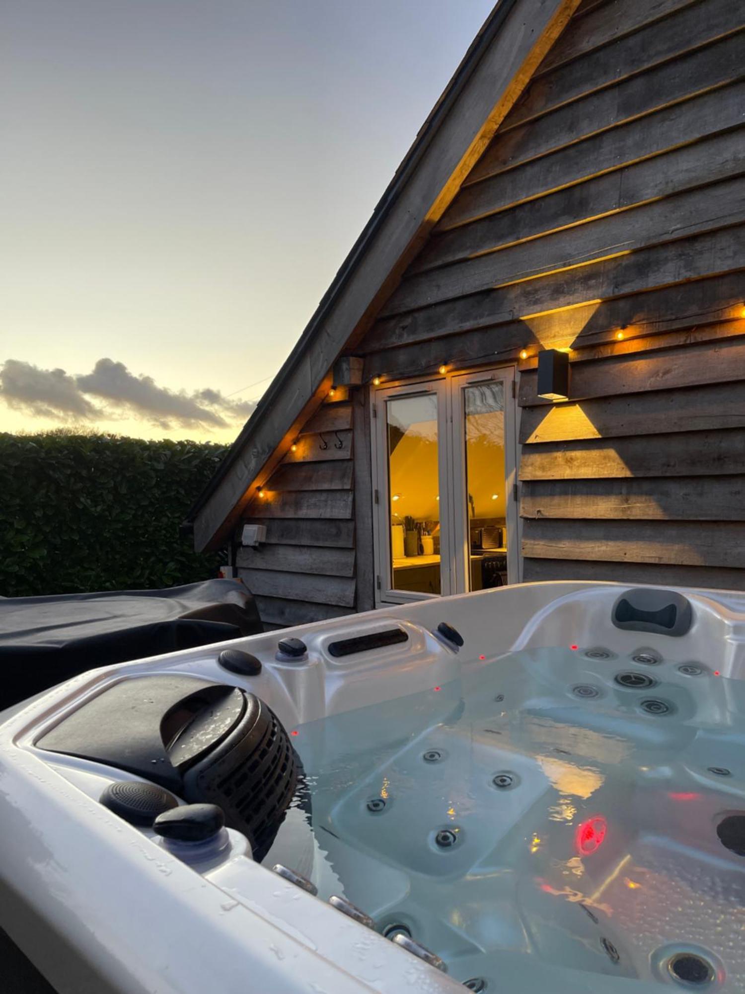 Villa Oak Tree Hideaway Whitchurch  Exterior foto