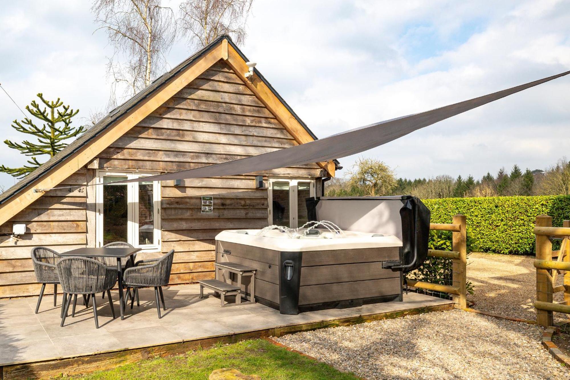 Villa Oak Tree Hideaway Whitchurch  Exterior foto